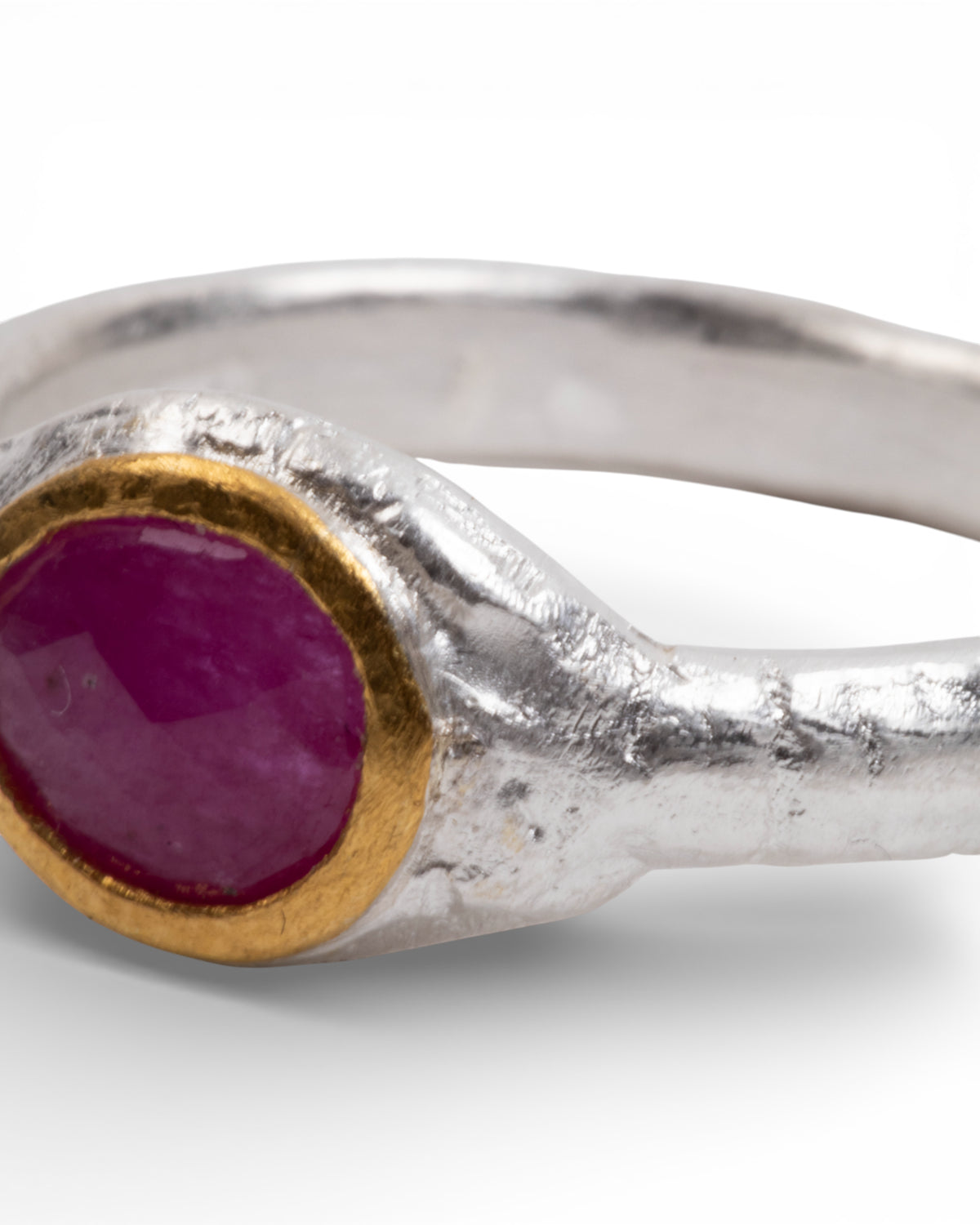 925 Silberring mit pinken Rubin (0.92 ct) - Goldschmiede Krack - Trauringe & Unikatschmuck aus Deidesheim