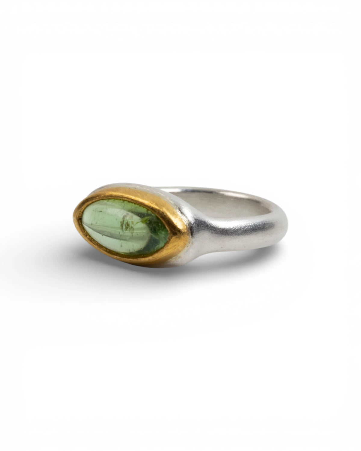 925 Silberring mit grünem Turmalin (3,35 ct) und 999 Feingold-Fassung - Goldschmiede Krack - Trauringe & Unikatschmuck aus Deidesheim