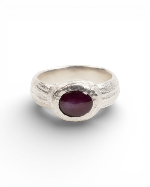 925 Silberring mit rotem Sternrubin (2.62 ct) - Goldschmiede Krack - Trauringe & Unikatschmuck aus Deidesheim