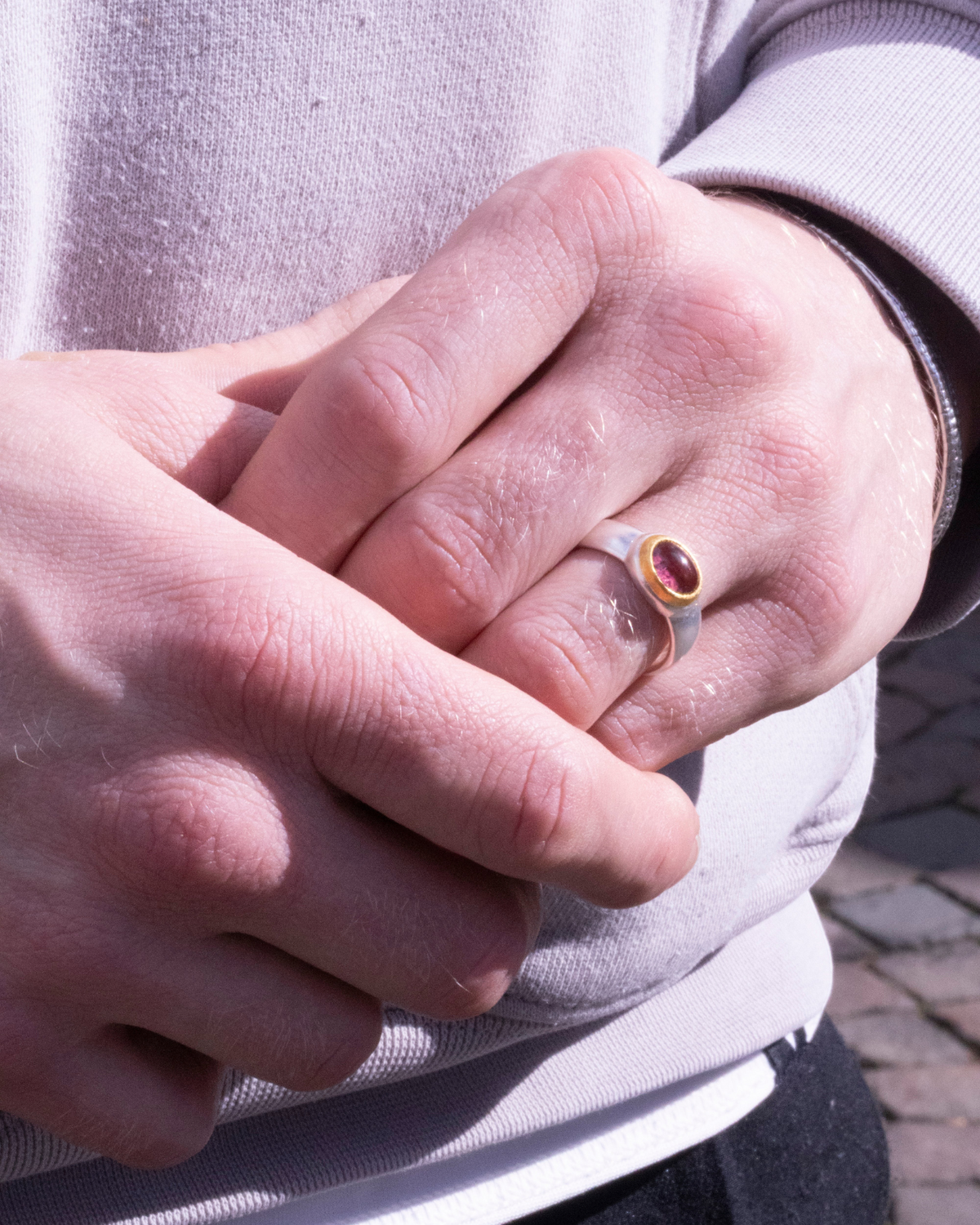 925 Silberring mit rotem Turmalin (2.34 ct) und 999 Feingold-Fassung - Goldschmiede Krack - Trauringe & Unikatschmuck aus Deidesheim