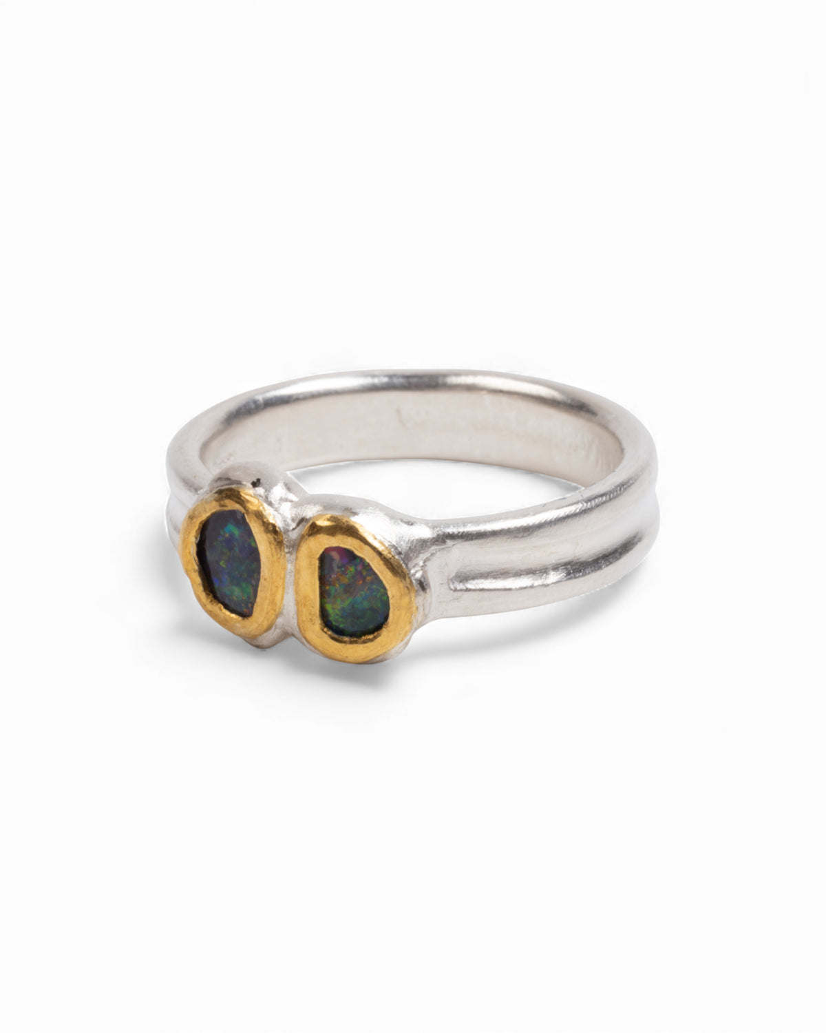 925 Silberring mit zwei Boulder-Opalen (0,40 ct & 0,46 ct) und Feingoldfassung - Goldschmiede Krack - Trauringe & Unikatschmuck aus Deidesheim