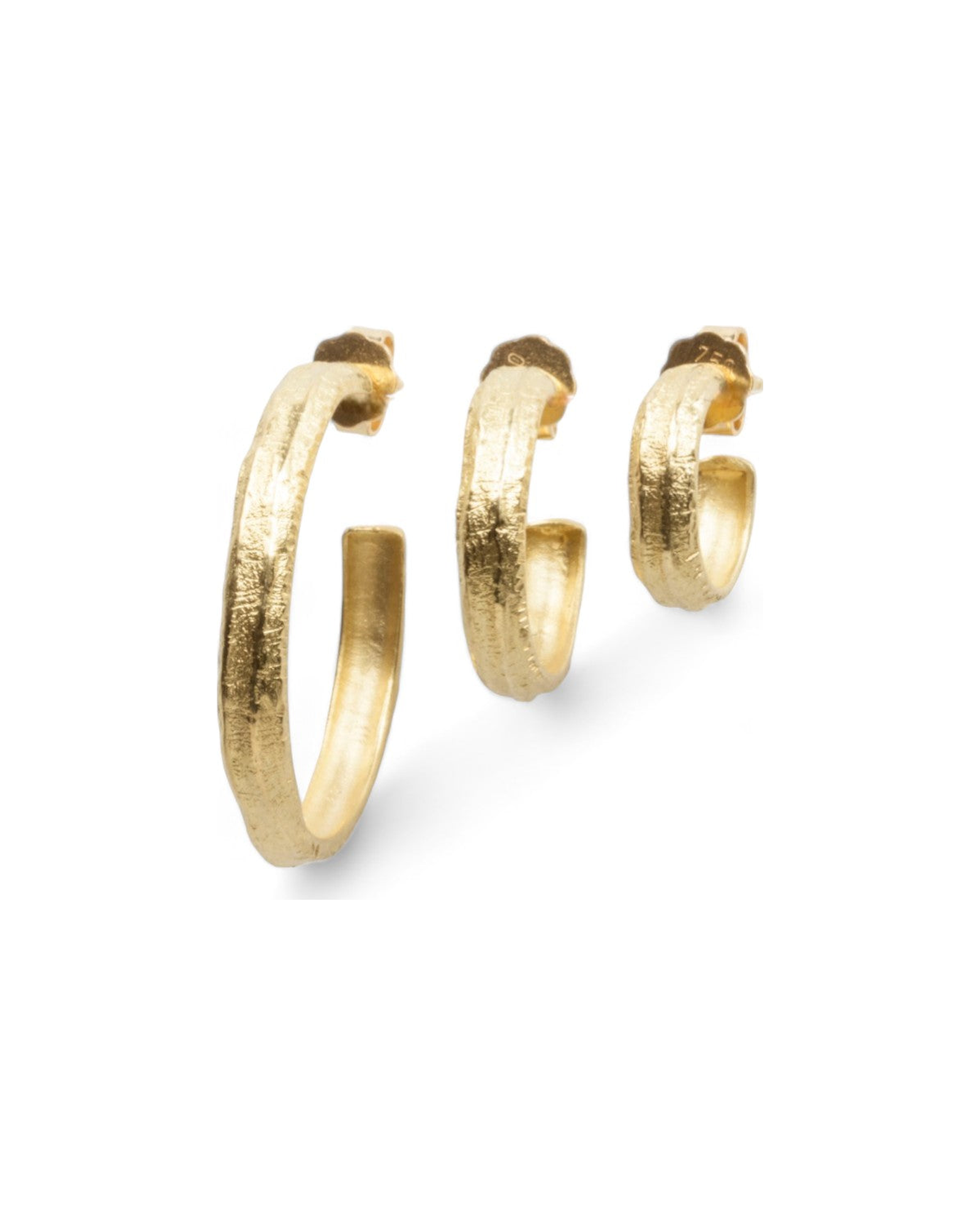 750 Goldcreolen mit Tarmac Struktur Ø 15 - 30 mm - Goldschmiede Krack - Trauringe & Unikatschmuck aus Deidesheim