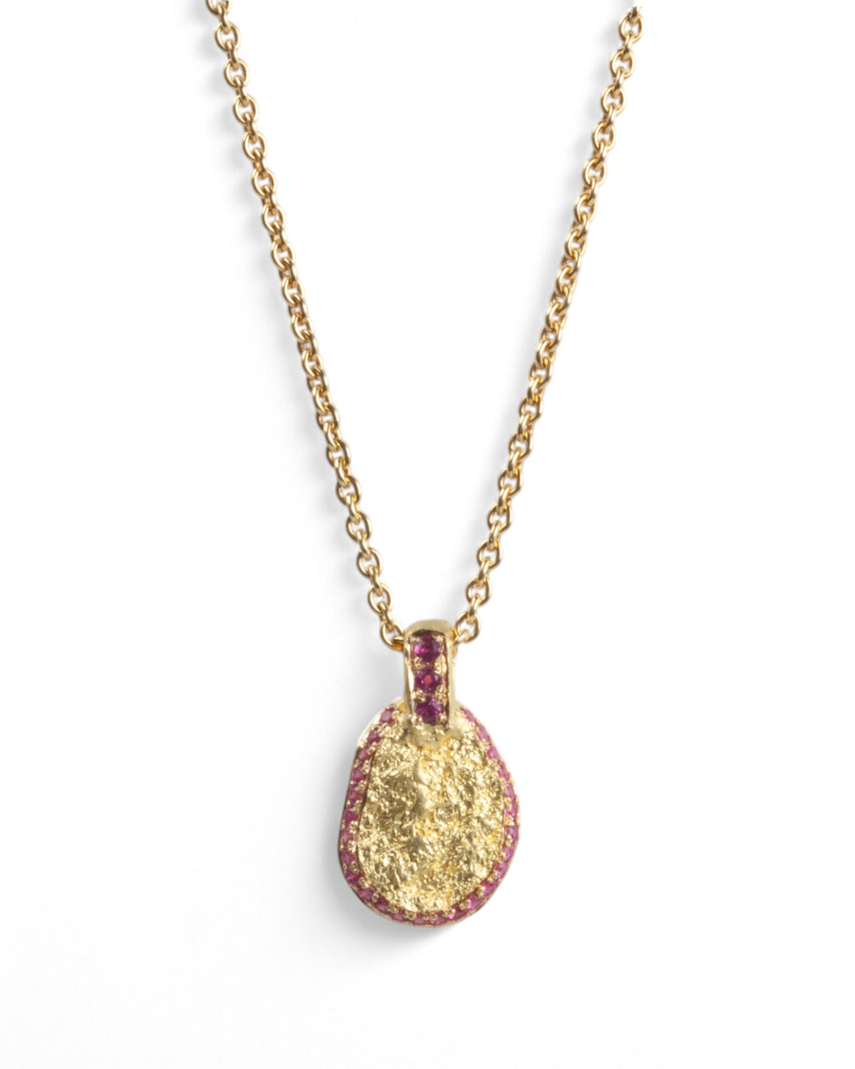 Anhänger mit Rubin und "Nugget" Struktur mit 750 Goldkette - Goldschmiede Krack - Trauringe & Unikatschmuck aus Deidesheim