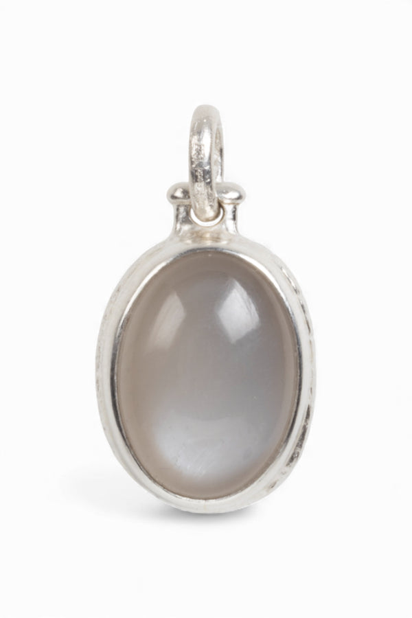 Anhänger mit großem grauem Mondstein-Cabochon (35 ct) in 925 Silber - Goldschmiede Krack - Trauringe & Unikatschmuck aus Deidesheim