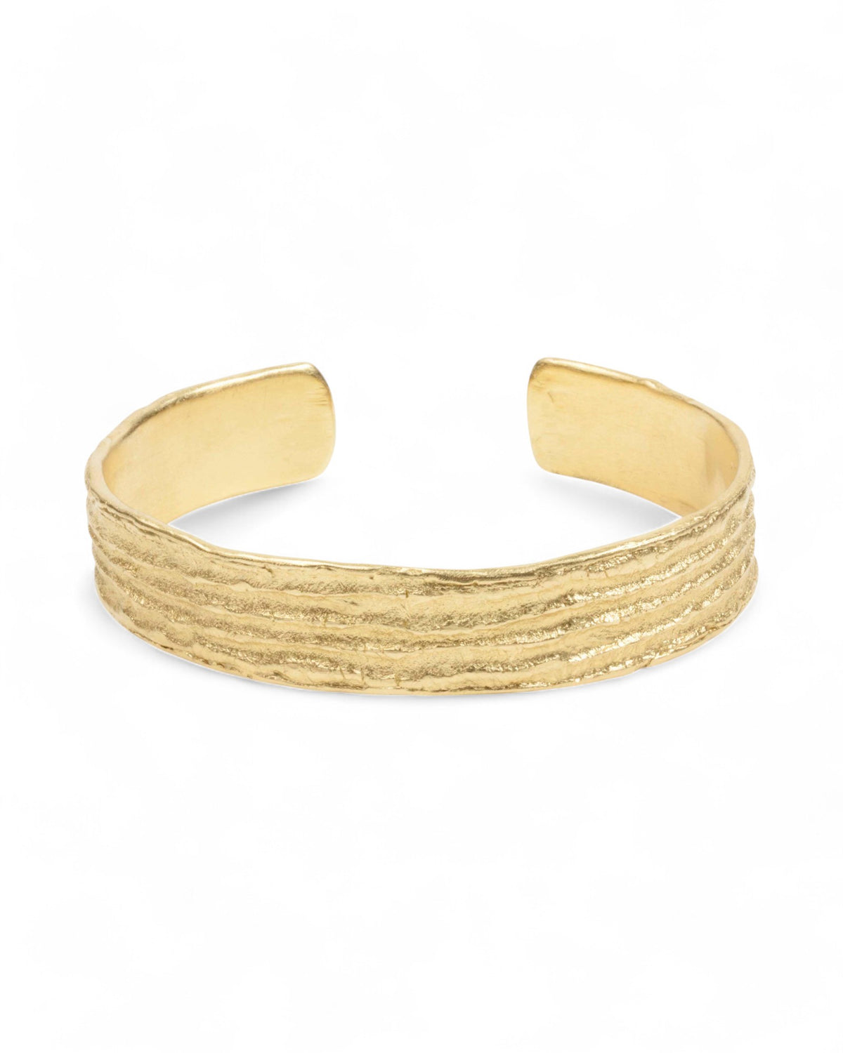 Armreif aus 750 Gold mit "Tarmac" Struktur - Goldschmiede Krack - Trauringe & Unikatschmuck aus Deidesheim