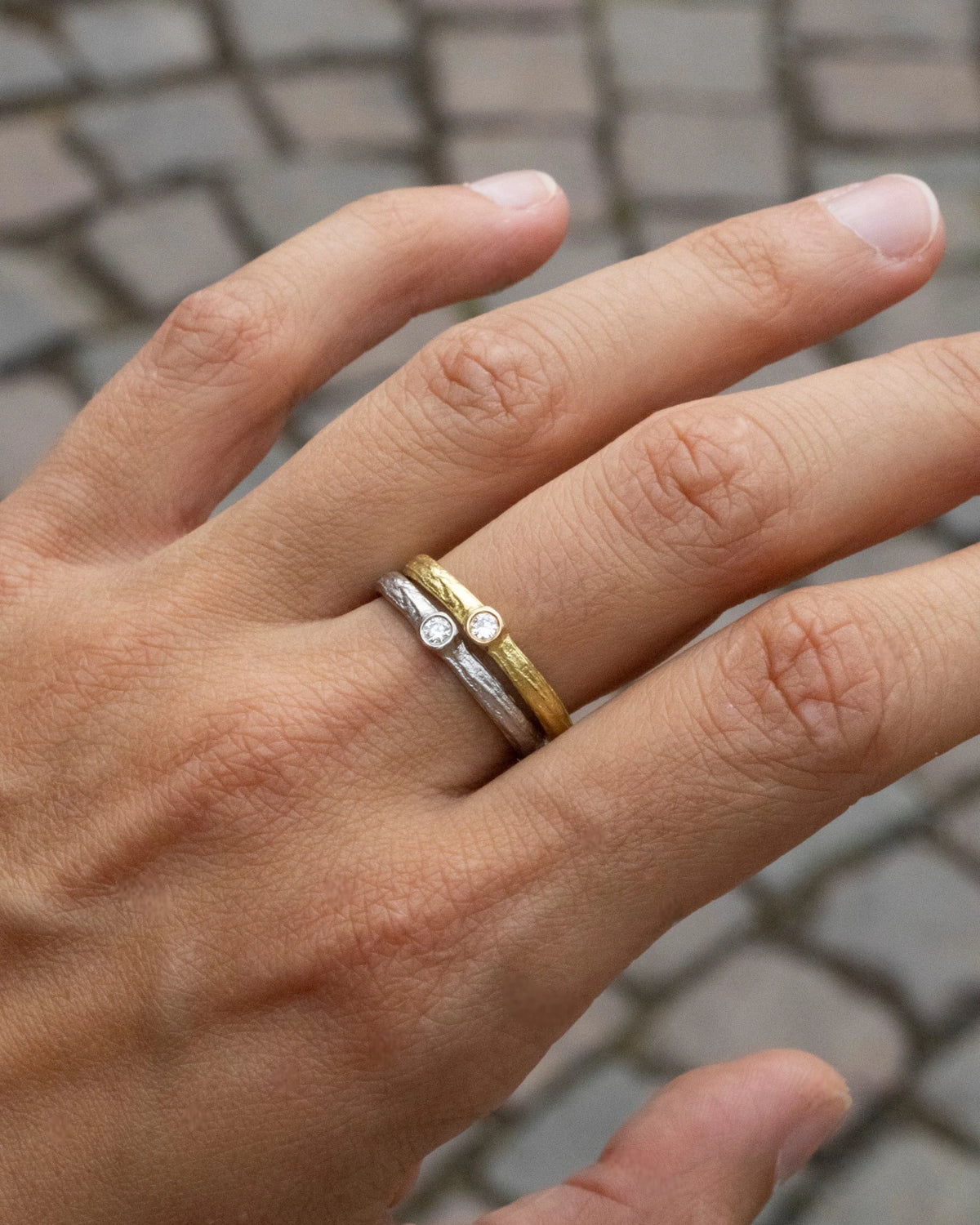750 Gold Ringset Bark-Struktur mit LGD Brillanten - Gelbgold und Weißgold