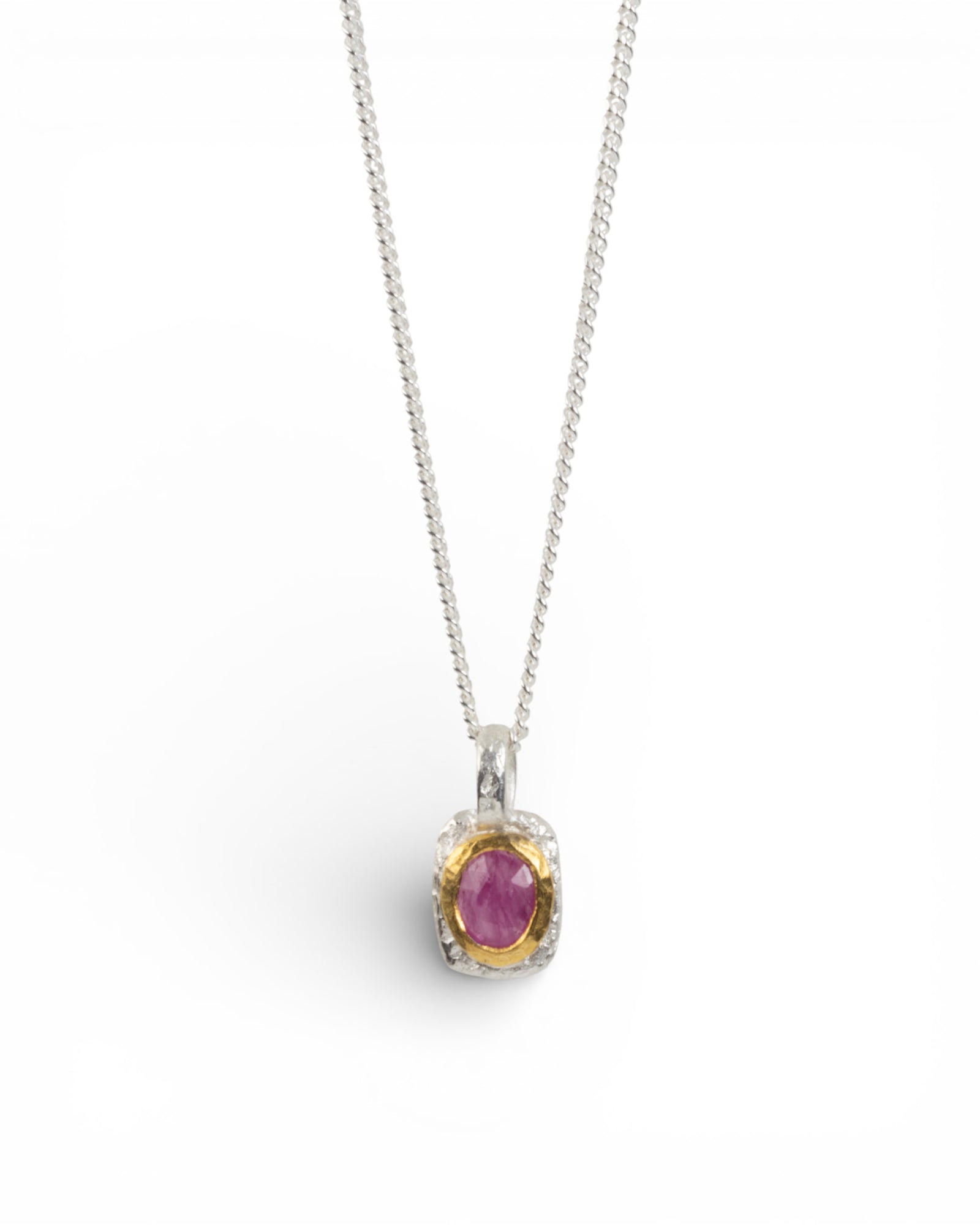 Bicolor organisch-eckiger 925 Silberanhänger mit pinken Rubin (0.80 ct) und Gold - Goldschmiede Krack - Trauringe & Unikatschmuck aus Deidesheim