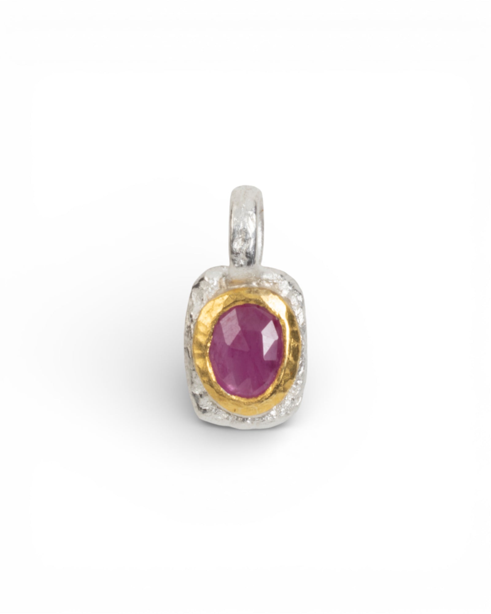 Bicolor organisch-eckiger 925 Silberanhänger mit pinken Rubin (0.80 ct) und Gold - Goldschmiede Krack - Trauringe & Unikatschmuck aus Deidesheim