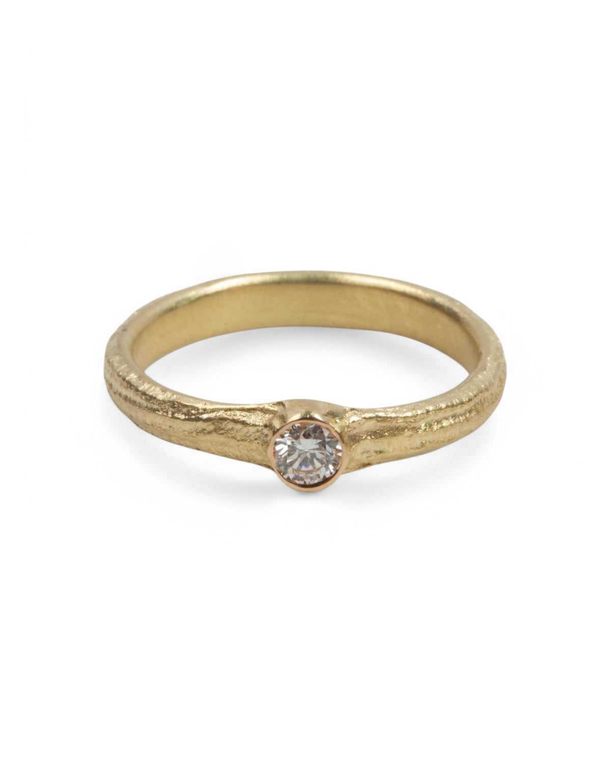 Filigraner 750 Goldring mit weißem Brillant (0,165 ct)