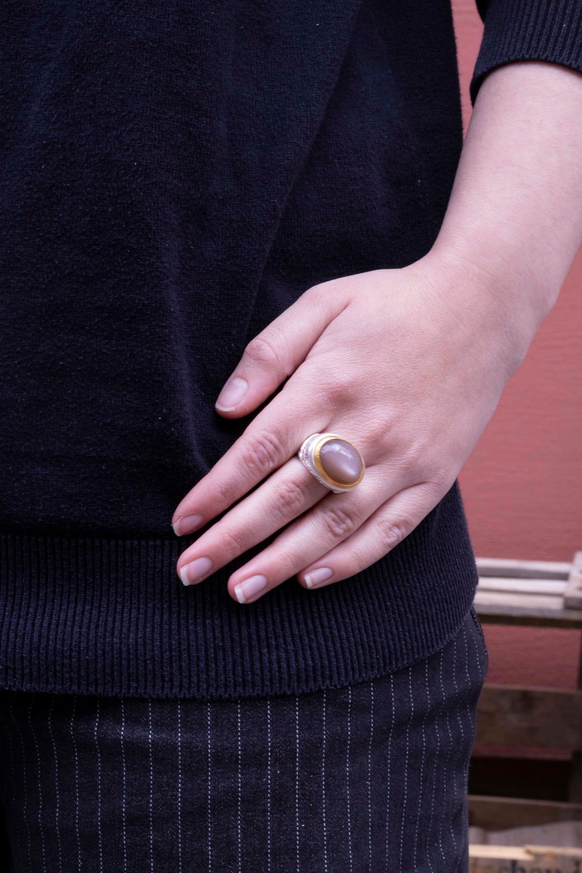 925 Silberring mit Mondstein (21,30 ct) und 999 Feingold - Goldschmiede Krack