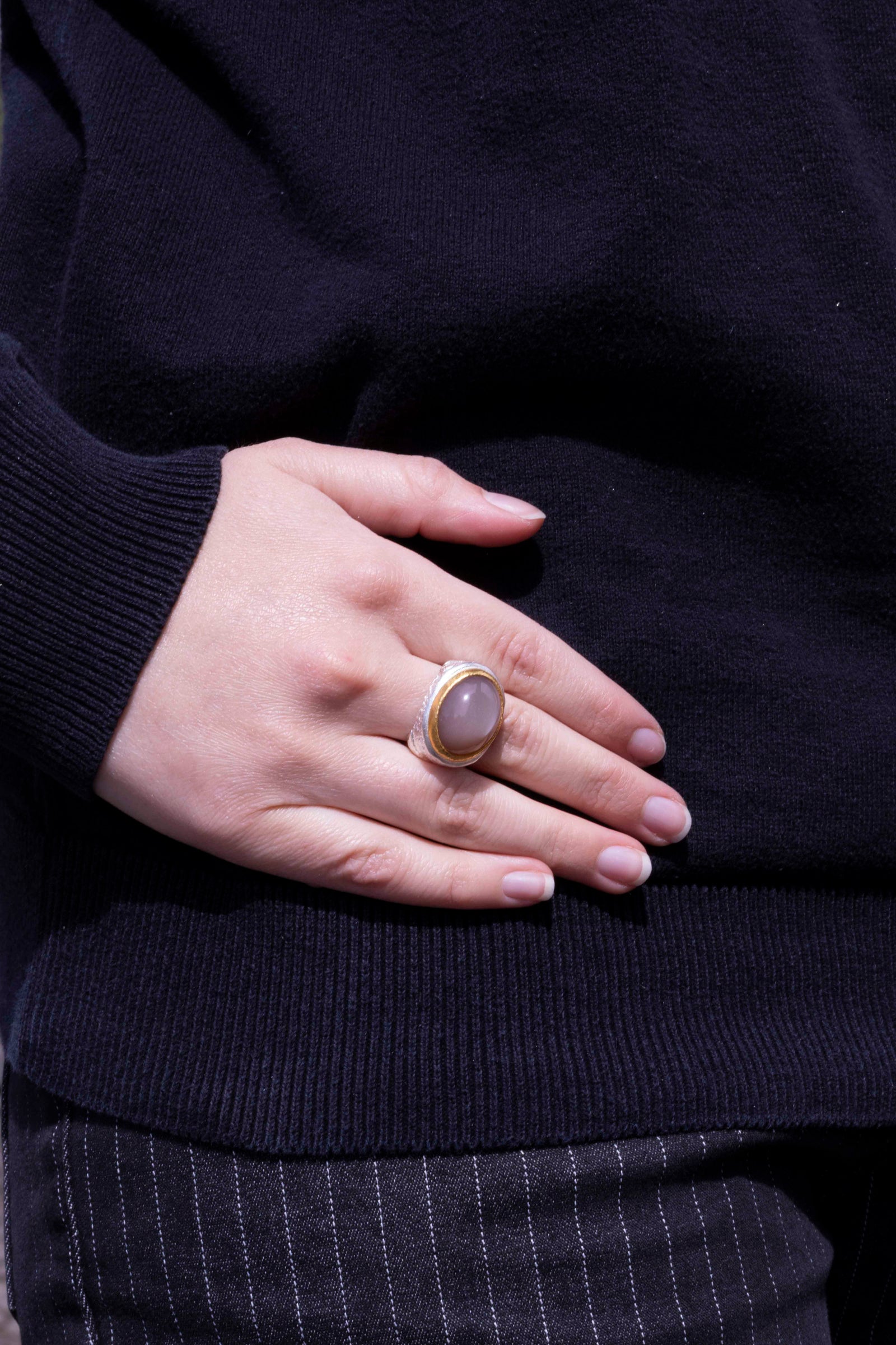 925 Silberring mit Mondstein (21,30 ct) und 999 Feingold - Goldschmiede Krack