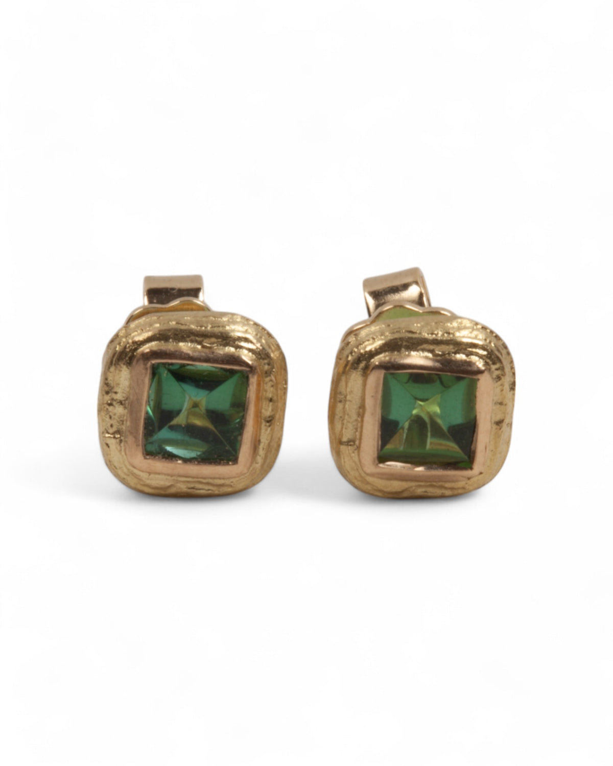 Quadratische Ohrstecker aus 750 Gold mit Edelsteinen