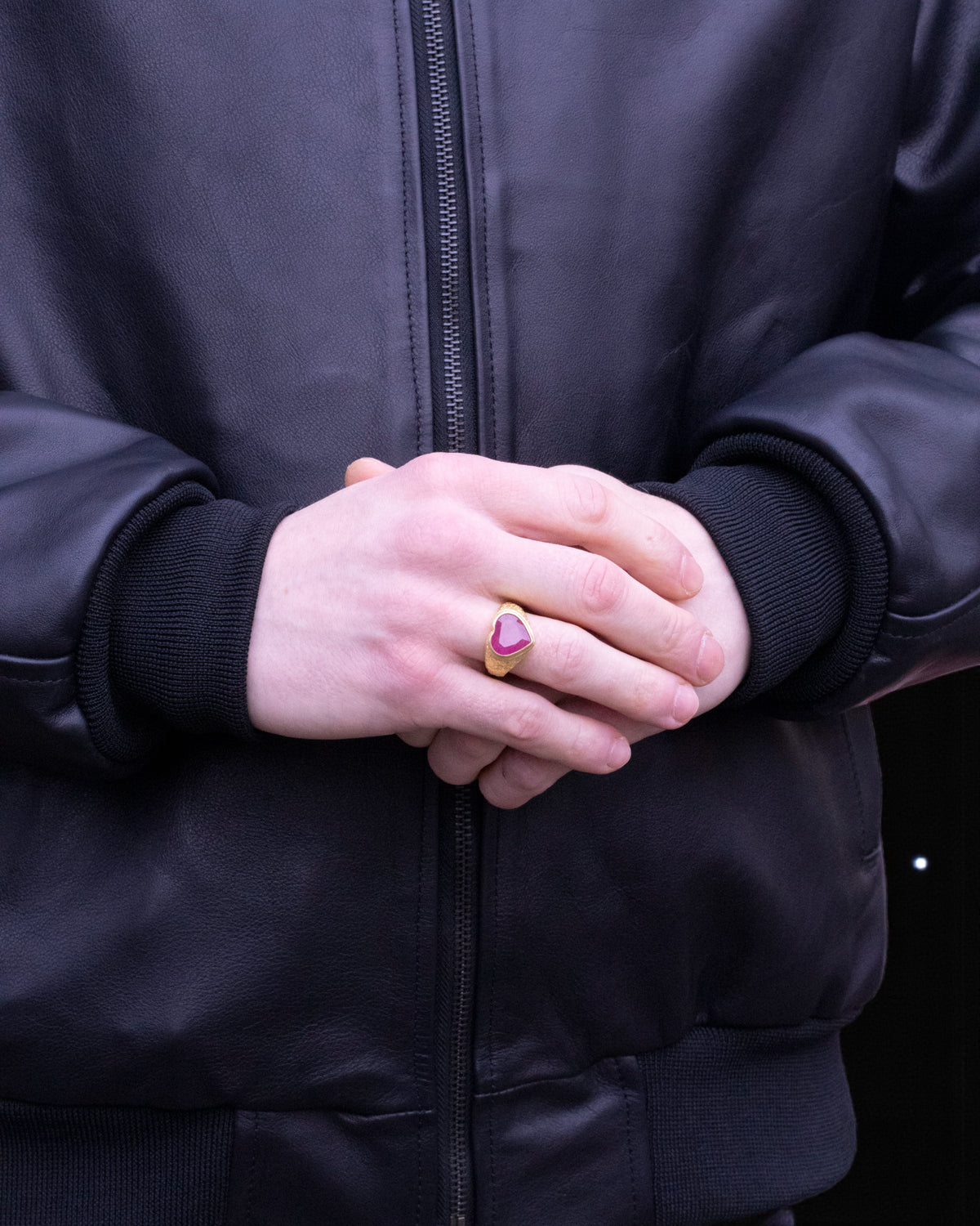 Herzring aus 750 Gold mit rotem Rubin 7.34 ct - Goldschmiede Krack - Trauringe & Unikatschmuck aus Deidesheim