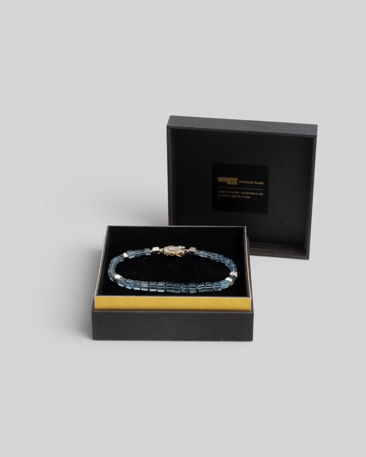 Blaues Aquamarinarmband (21 ct) mit 925 Silberwürfeln