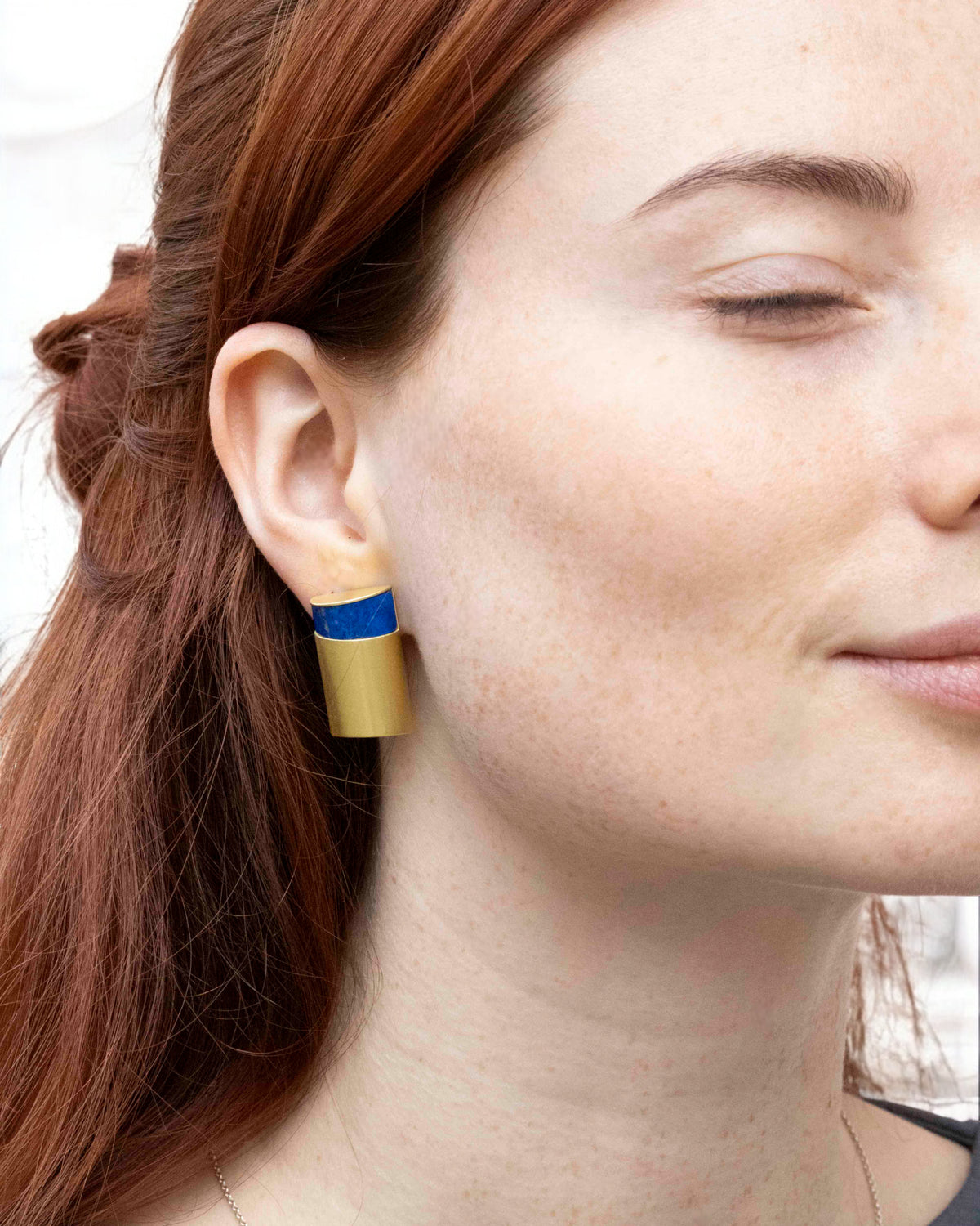Große Lapislazuli-Ohrclips (16.08 ct) aus 750 Gold
