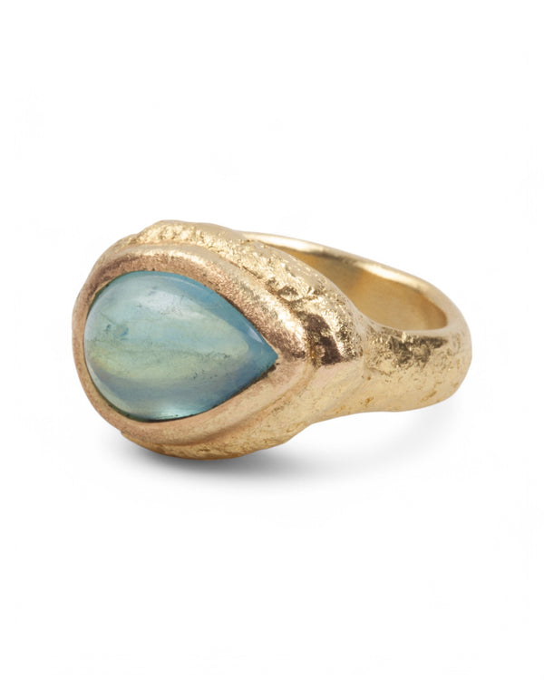 Großer 750 Goldring mit blauem Aquamarin - Goldschmiede Krack - Trauringe & Unikatschmuck aus Deidesheim