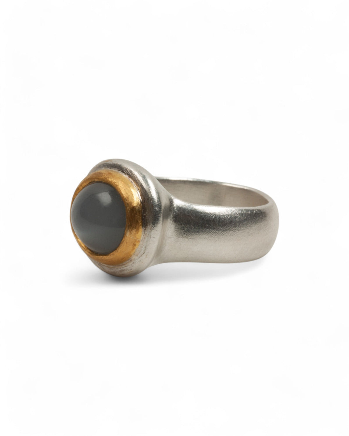 Bicolor 925 Silberring mit grauem Mondstein - Goldschmiede Krack - Trauringe & Unikatschmuck aus Deidesheim