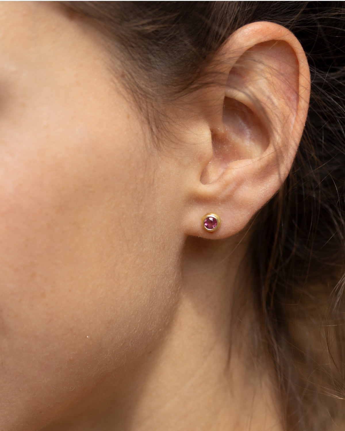 Klassische 750 Goldohrstecker mit rosa Turmalin (0.34 ct)