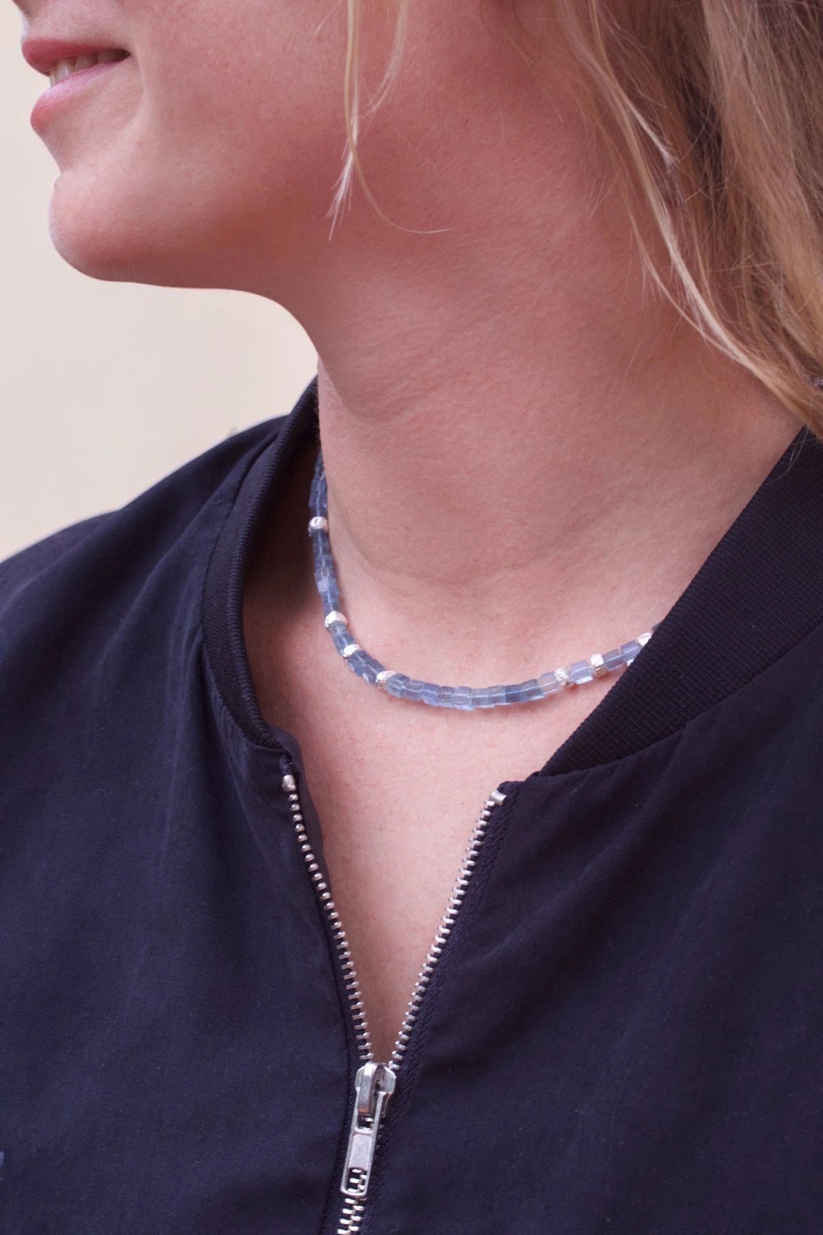 Aquamarinkette (44 ct) mit 925 Silberwürfeln und Kastenschloss