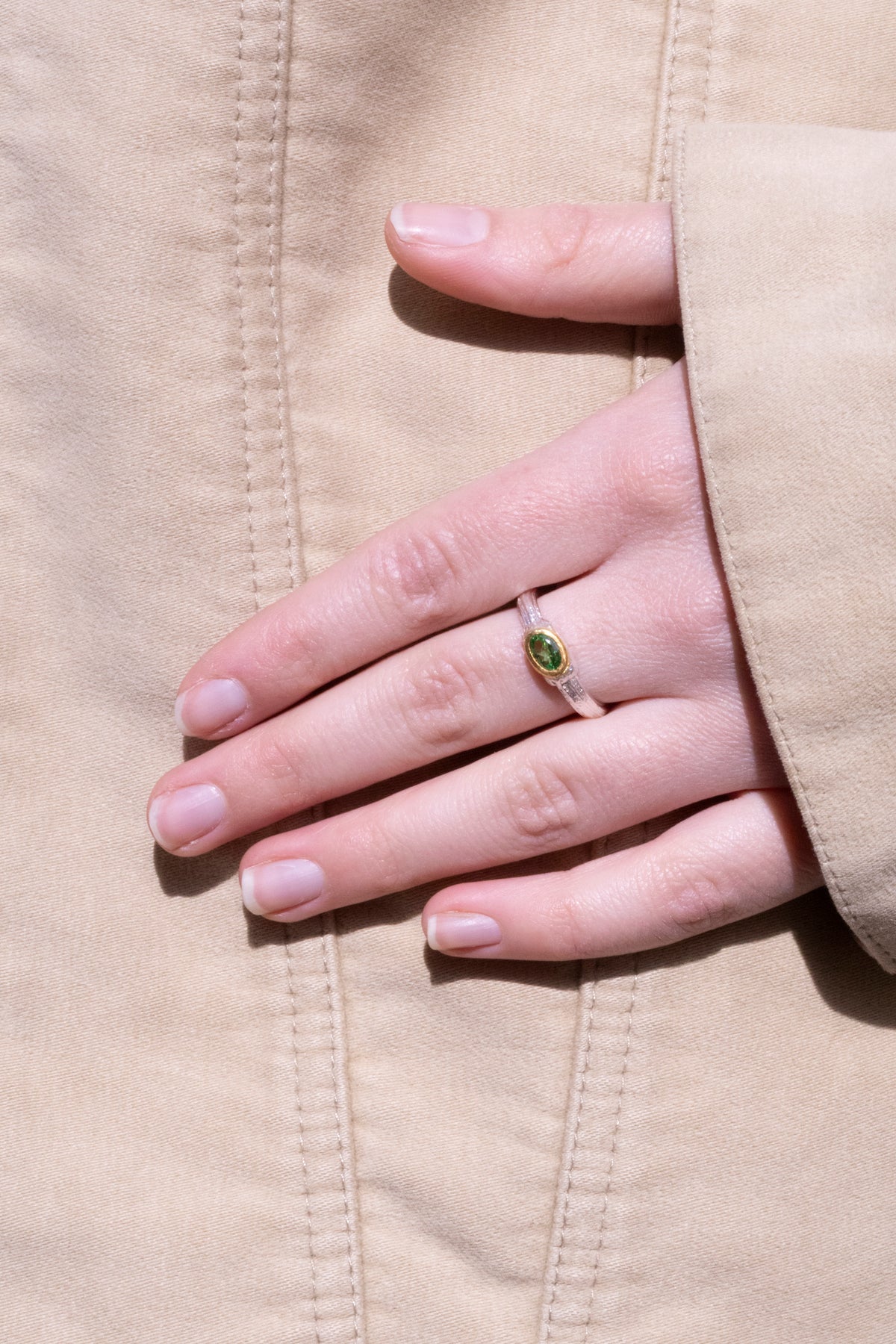 Bicolor 925 Silberring mit grünem Tsavorit (0,46 ct) - Goldschmiede Krack