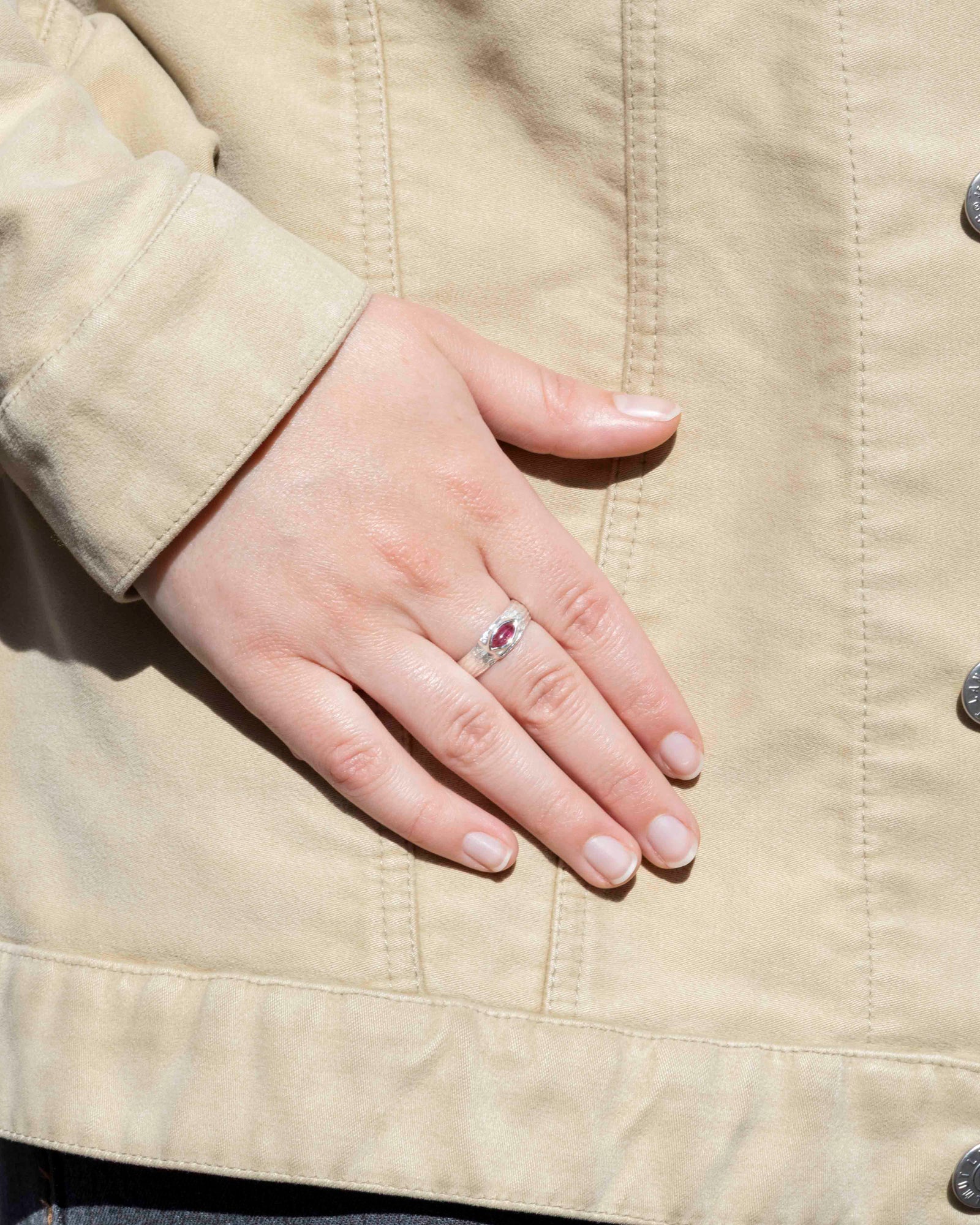 925 Silberring mit rosa Turmalin (0,77 ct) und Bark-Struktur - Goldschmiede Krack