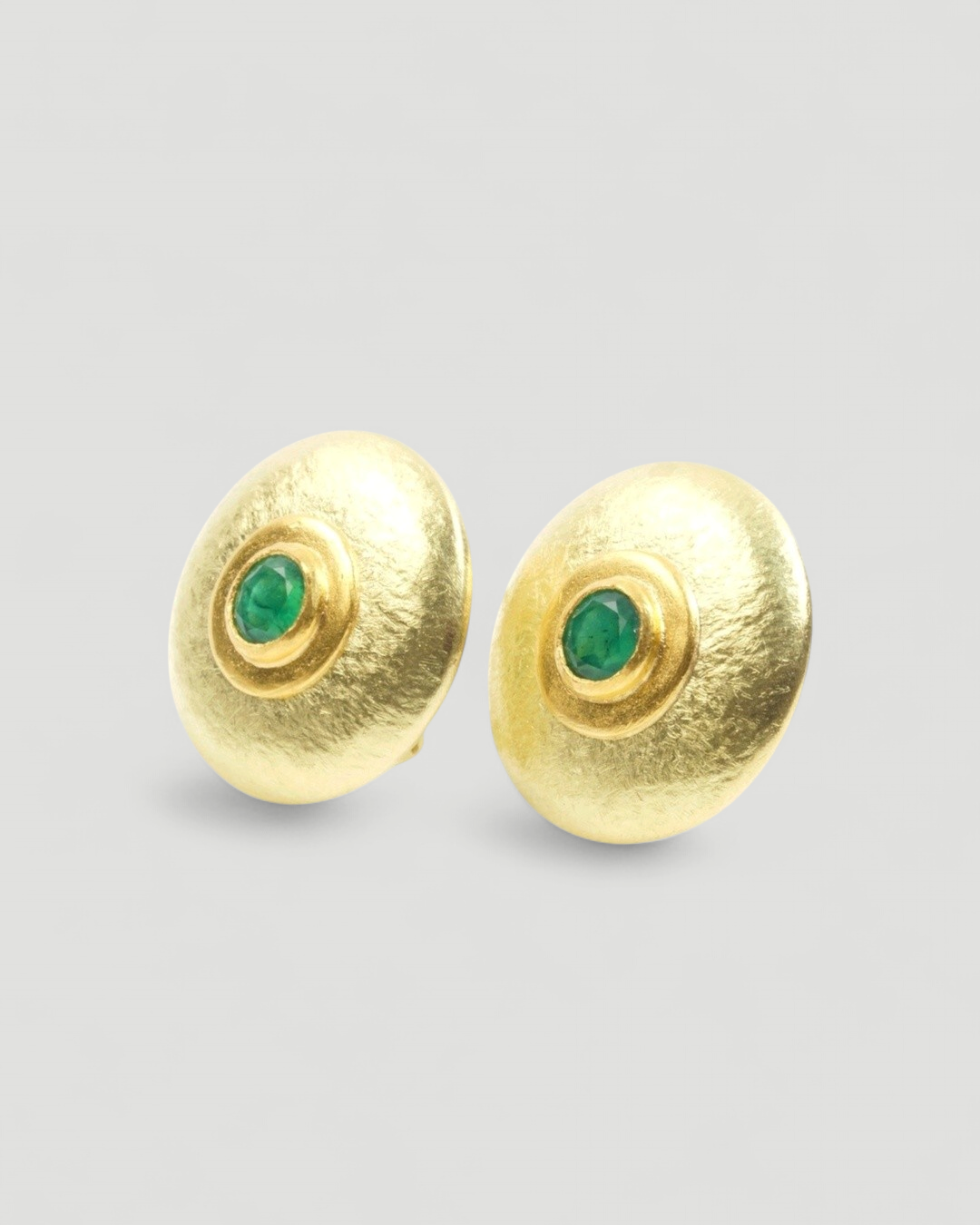 750 Gold Ohrringe mit grünem Smaragd (1,38 ct) - Goldschmiede Krack