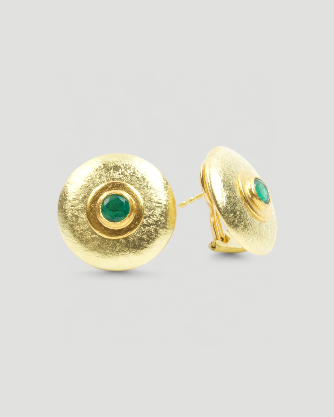 750 Gold Ohrclips mit grünem Smaragd (1,38 ct) - Goldschmiede Krack
