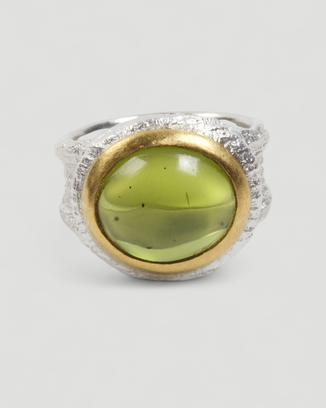 925 Silberring mit grünem Peridot (13,27 ct) und 999 Feingold-Fassung - Goldschmiede Krack