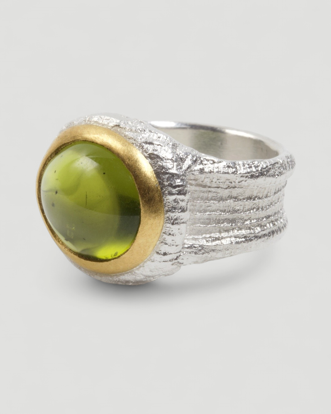 925 Silberring mit grünem Peridot (13,27 ct) und 999 Feingold-Fassung - Goldschmiede Krack
