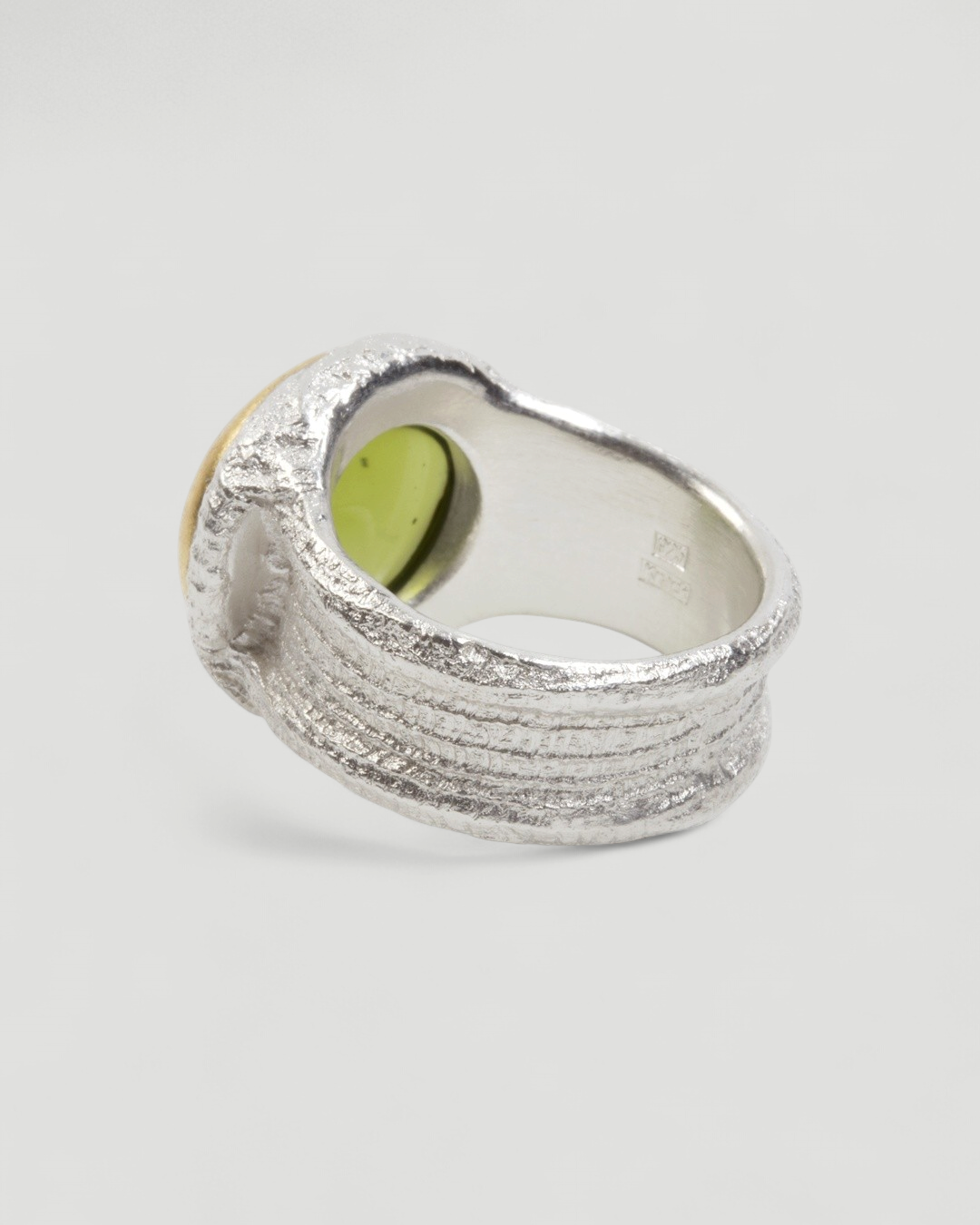 925 Silberring mit grünem Peridot (13,27 ct) und 999 Feingold-Fassung - Goldschmiede Krack