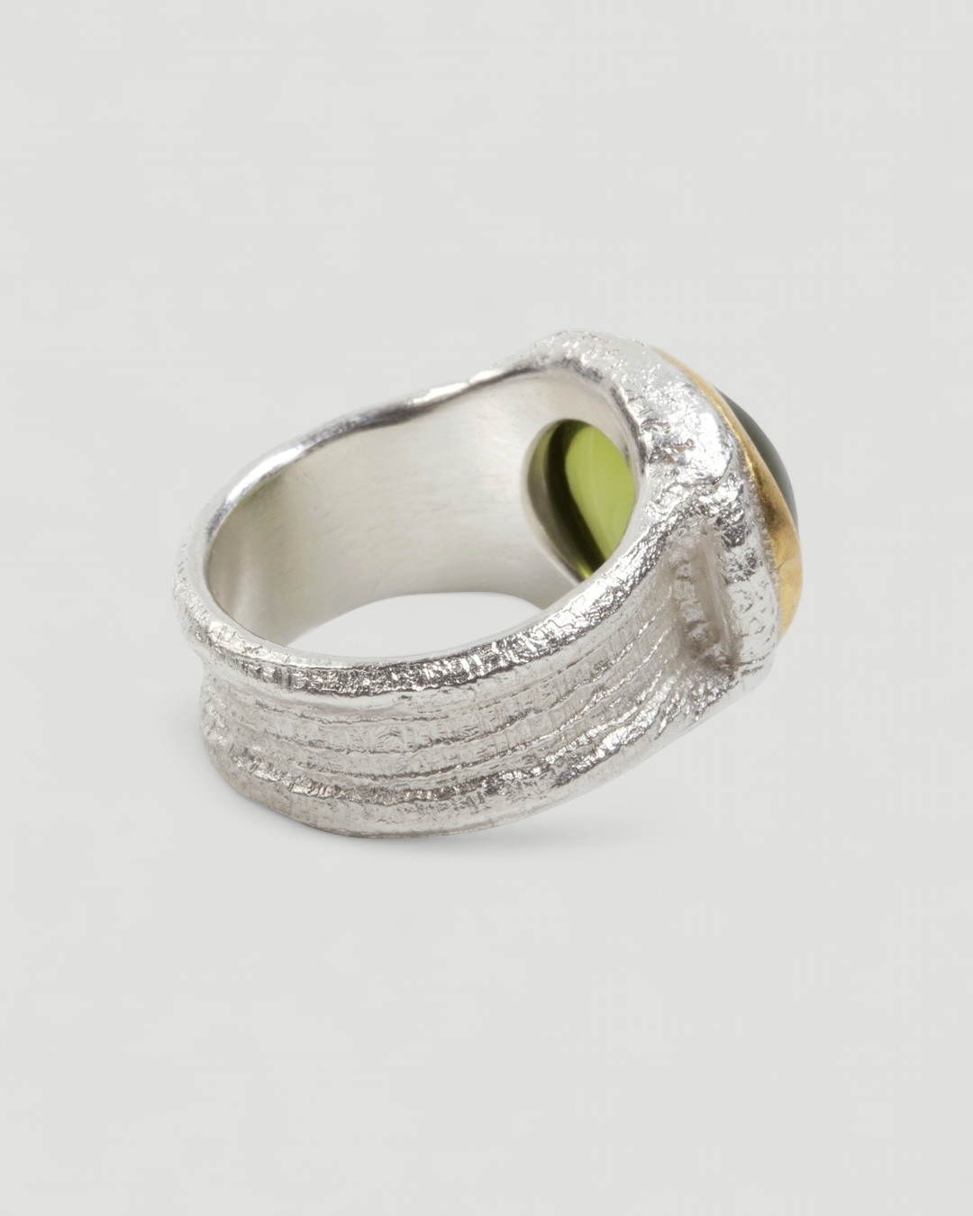 925 Silberring mit grünem Peridot (13,27 ct) und 999 Feingold-Fassung - Goldschmiede Krack