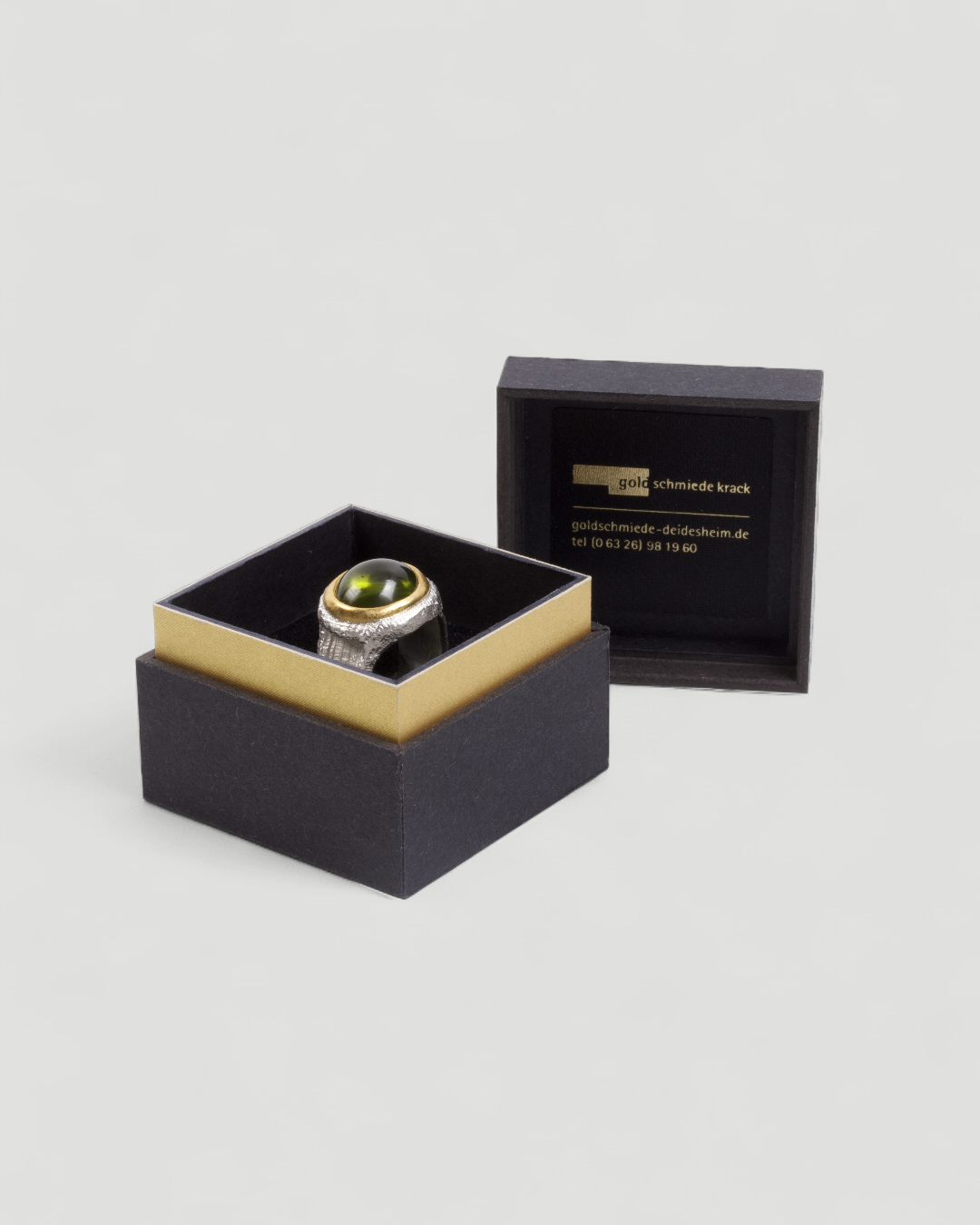 925 Silberring mit grünem Peridot (13,27 ct) und 999 Feingold-Fassung - Goldschmiede Krack