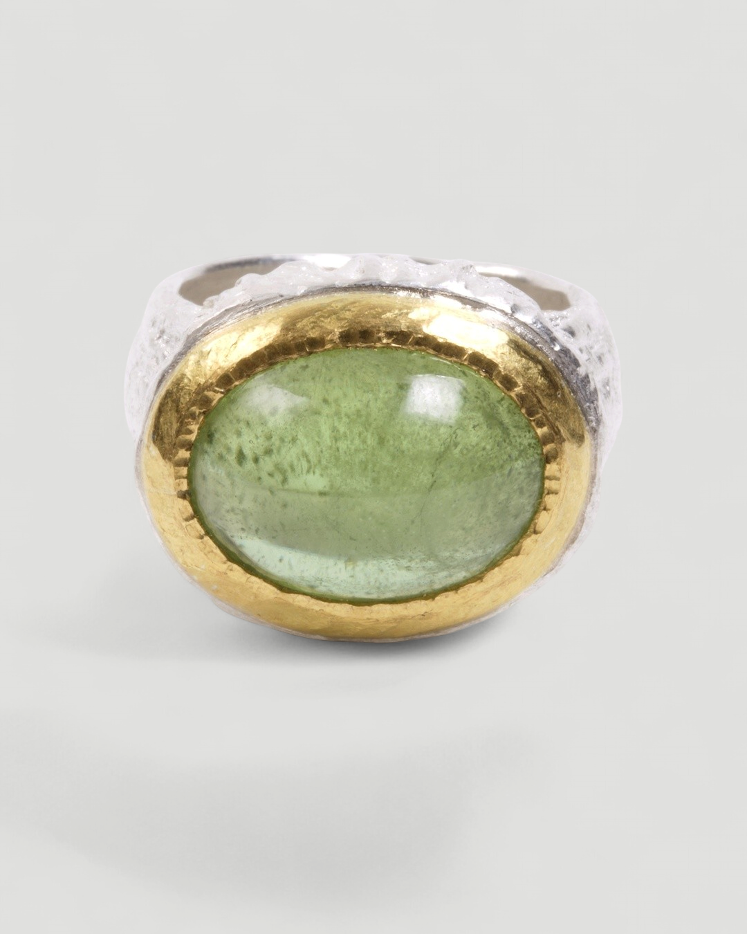 925 Silberring mit grünem Peridot (18,89 ct) und 999 Feingold-Fassung - Goldschmiede Krack