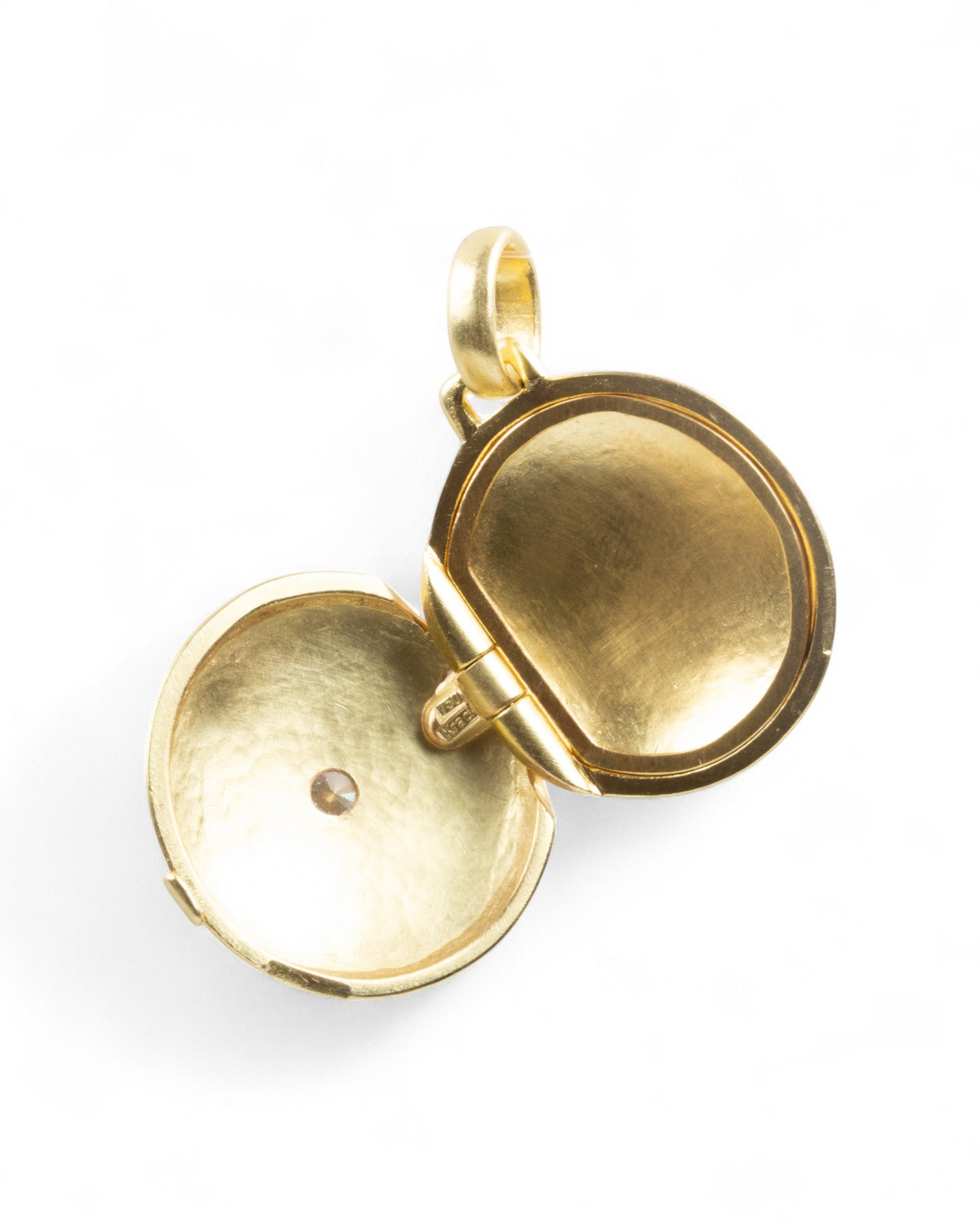 Klassisches 750 Goldmedaillon mit Brillant (0.30 ct) - Goldschmiede Krack - Trauringe & Unikatschmuck aus Deidesheim