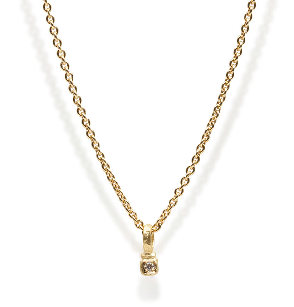 Zarter Würfelanhänger aus 750 Gold mit 0,02 ct Brillanten und 750 Goldkette - Goldschmiede Krack - Trauringe & Unikatschmuck aus Deidesheim