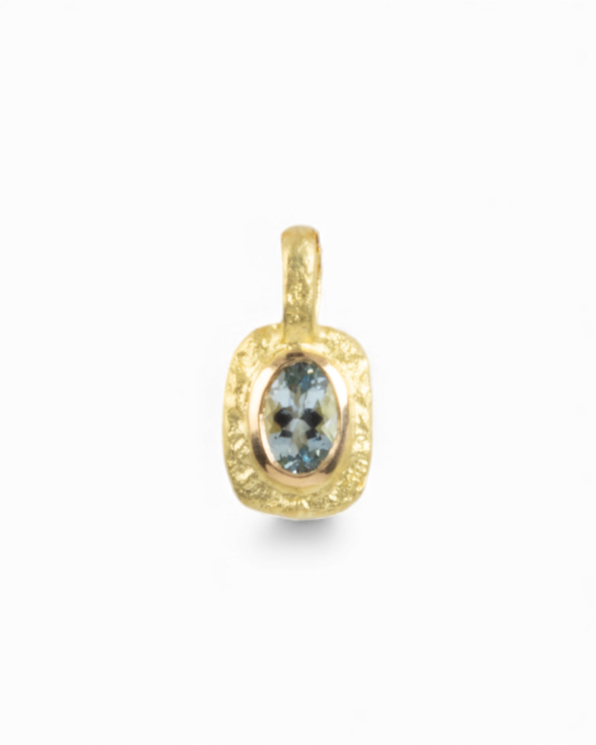 Organisch-eckiger 750 Goldanhänger mit blauem Aquamarin (0.71 ct) mit passender Goldkette