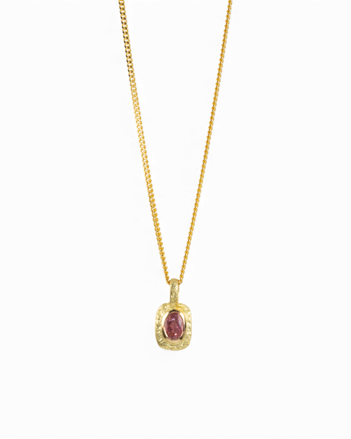 Organisch-eckiger 750 Goldanhänger mit pinkem Turmalin (0.91 ct) mit passender Goldkette - Goldschmiede Krack - Trauringe & Unikatschmuck aus Deidesheim