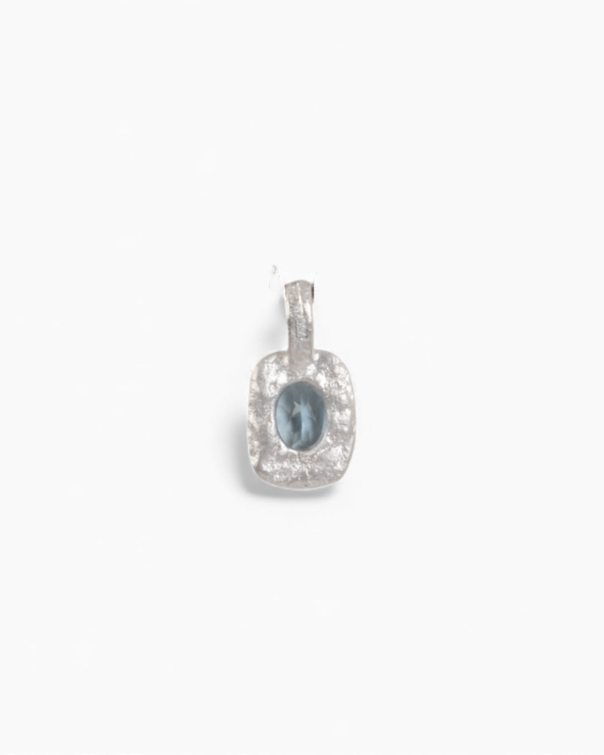 Organisch-eckiger 750 Weißgold-Anhänger mit blauem Aquamarin (0.72 ct)
