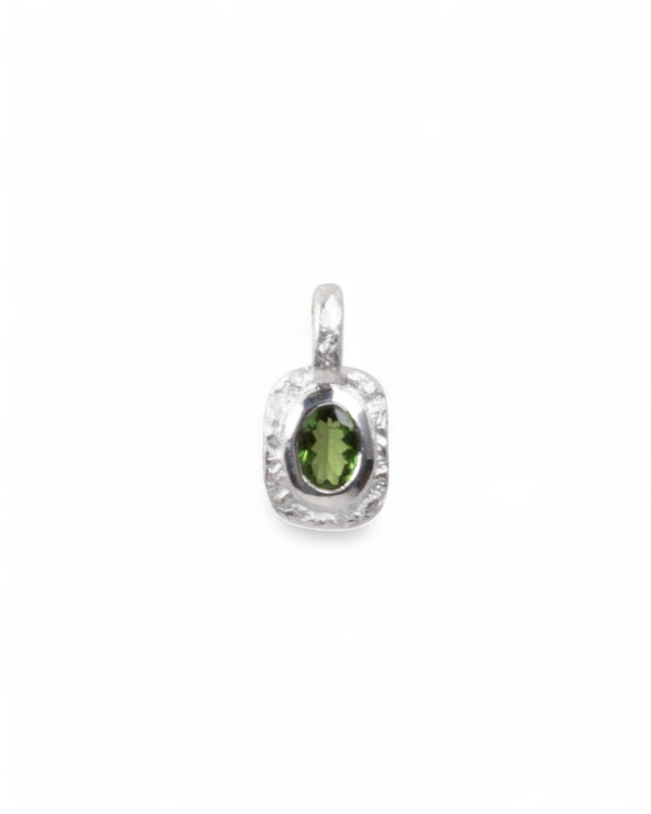 Organisch-eckiger Silberanhänger mit grünem Tsavorit (0.60 ct)