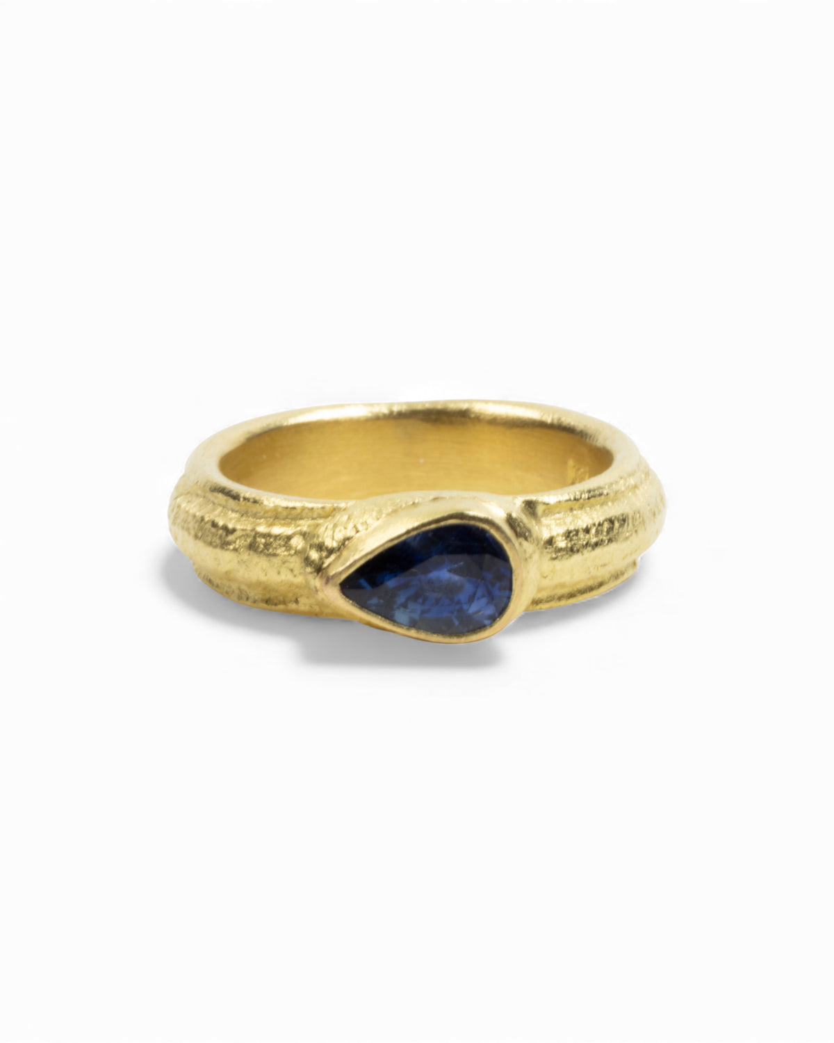 Ring mit kornblumenblauem Saphir in Tropfenschliff (1,02 ct) in 750 Gold