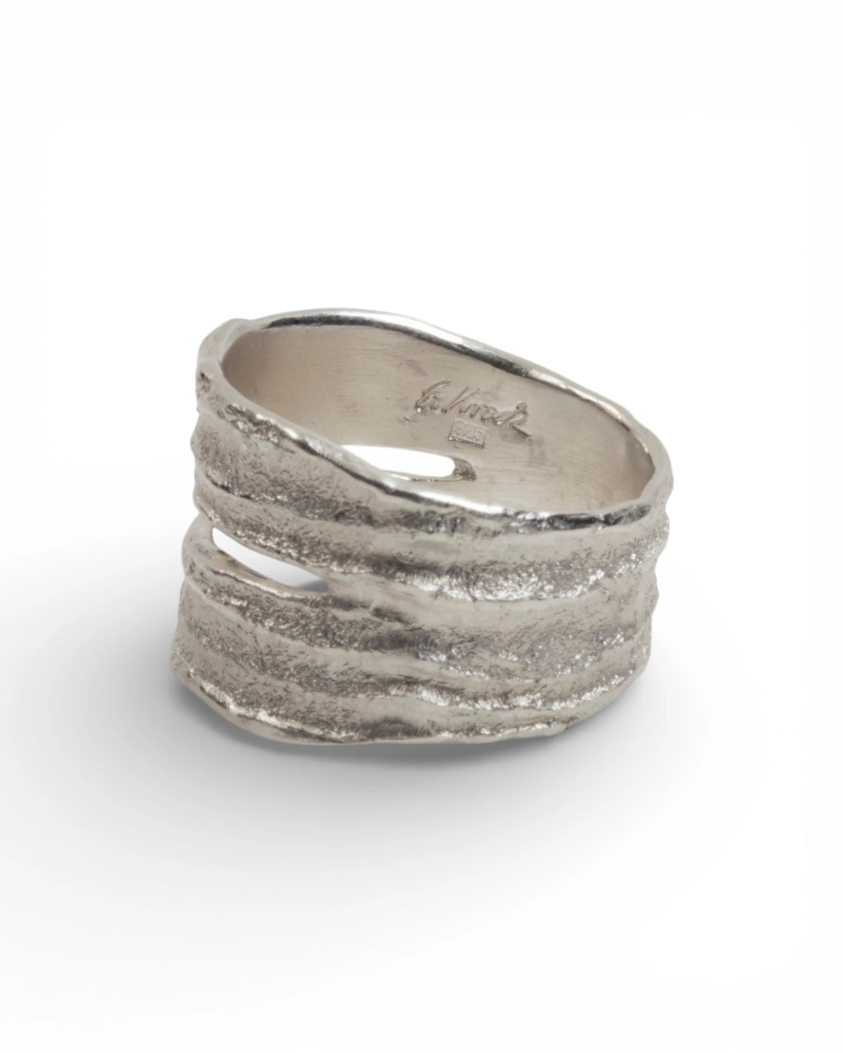 Breiter Spalt 925 Silberring mit Tarmac Struktur - Goldschmiede Krack - Trauringe & Unikatschmuck aus Deidesheim