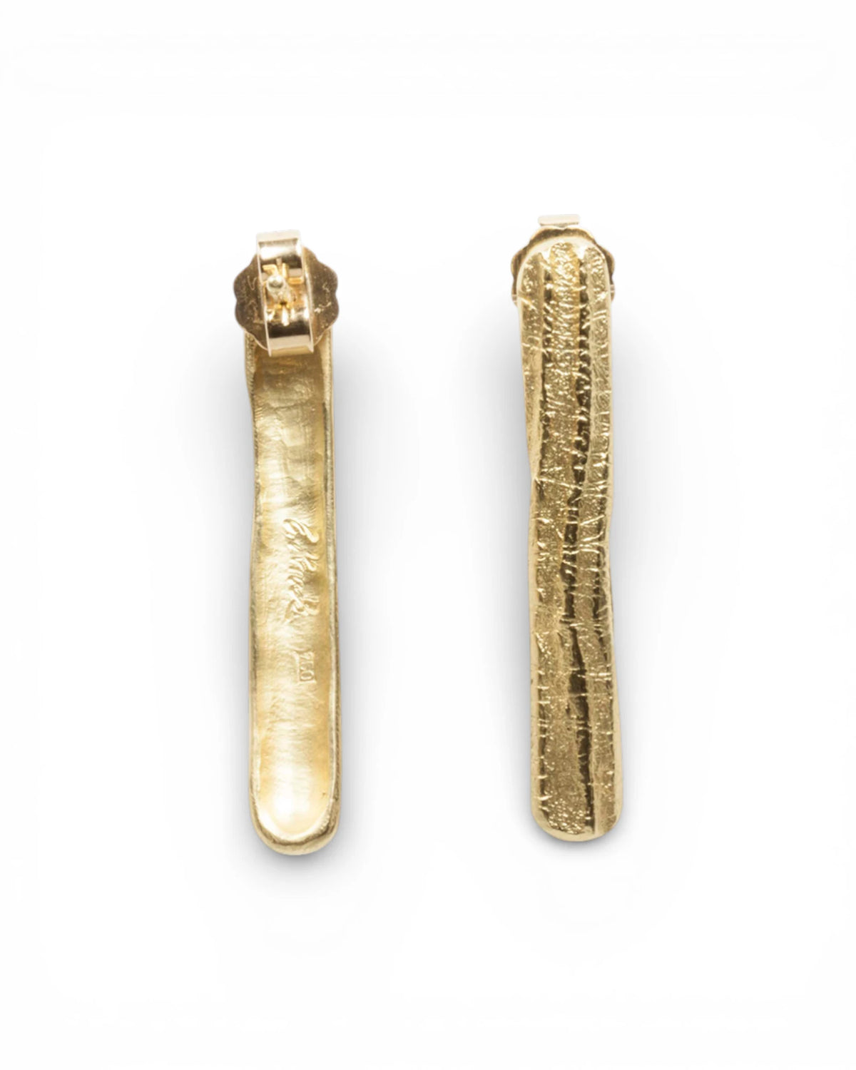 Stab 750 Gold-Ohrstecker mit Tarmac Struktur - Goldschmiede Krack - Trauringe & Unikatschmuck aus Deidesheim