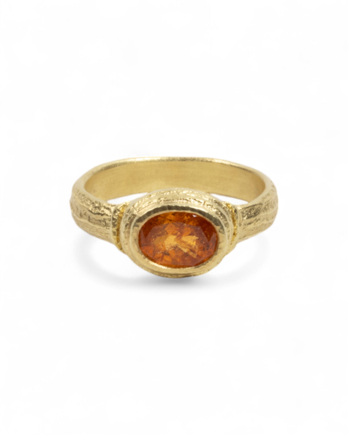 Strukturierter 750 Goldring mit Mandarin-Granat