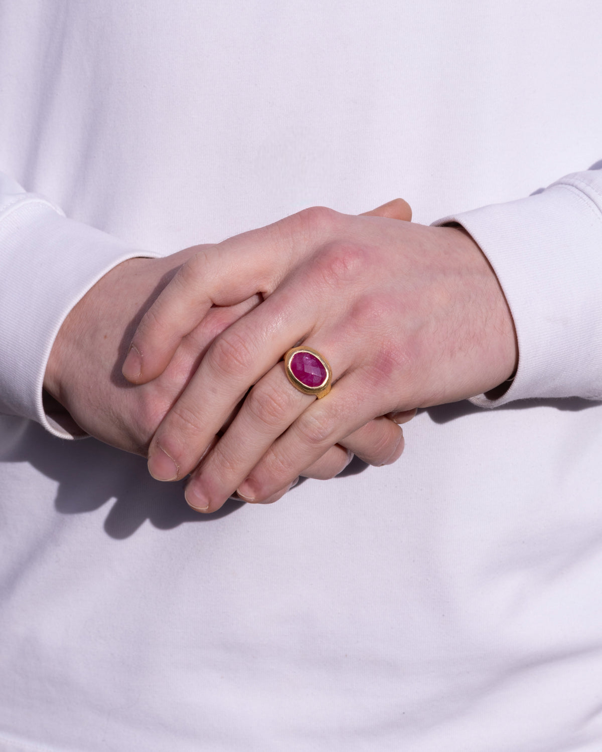 Wunderschöner 750 Goldring mit facettiertem Rubin (7.34 ct) - Unikat