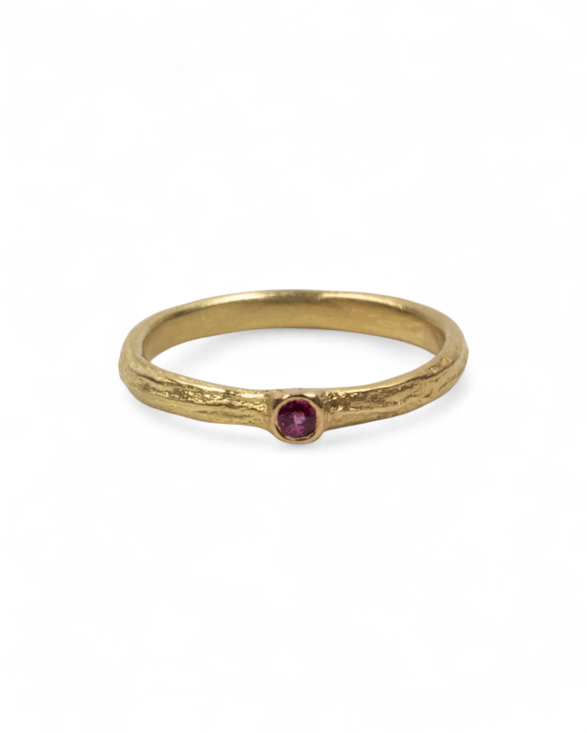 Zarte 750 Goldringe mit Saphiren zum Kombinieren - Goldschmiede Krack - Trauringe & Unikatschmuck aus Deidesheim