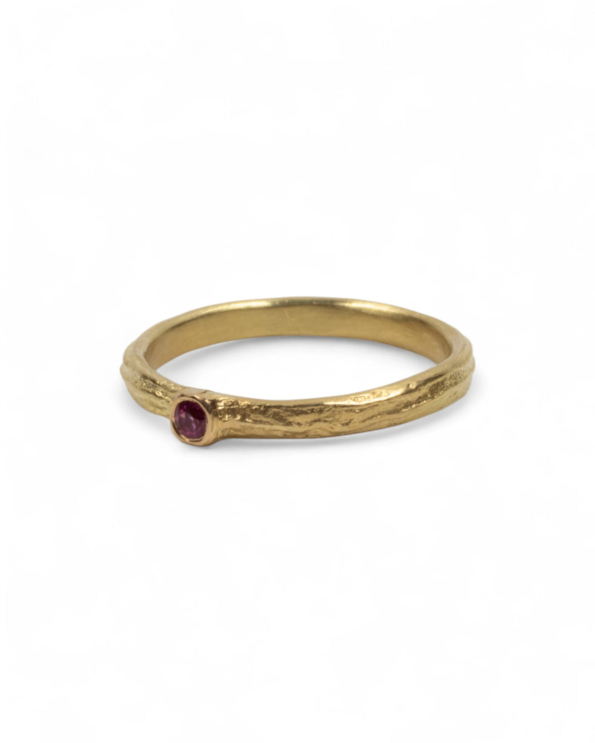 Zarter 750 Goldring mit pinken Saphir (0.095 ct) - Goldschmiede Krack - Trauringe & Unikatschmuck aus Deidesheim
