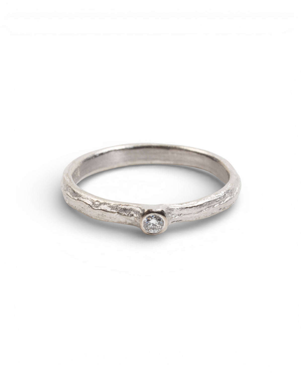 Zarter Bark 750 Weißgoldring mit Brillant (0.05 ct) - Goldschmiede Krack - Trauringe & Unikatschmuck aus Deidesheim