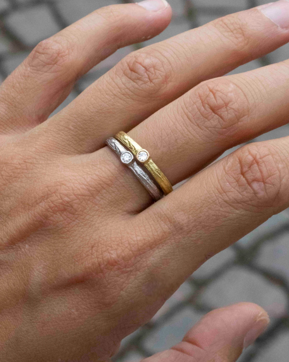 Zarter Bark 750 Weißgoldring mit Brillant (0.05 ct) - Goldschmiede Krack - Trauringe & Unikatschmuck aus Deidesheim