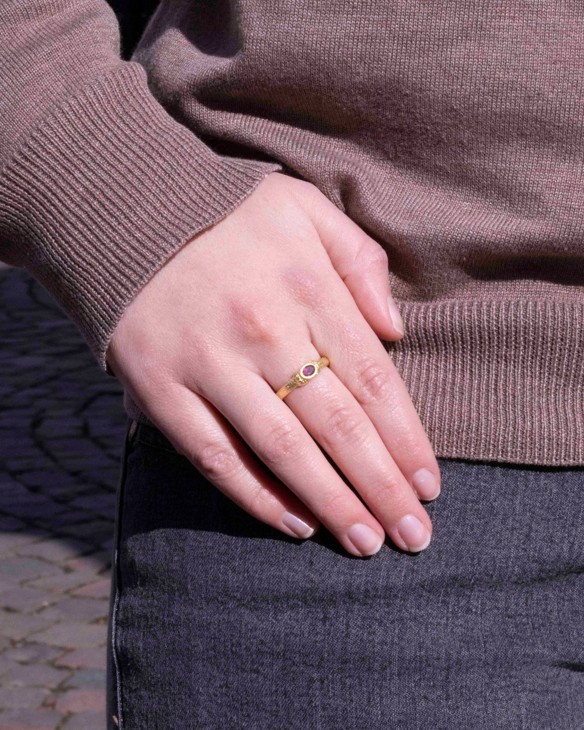 Zierlicher 750 Gelbgold Ring mit Rhodolit (0,41 ct)