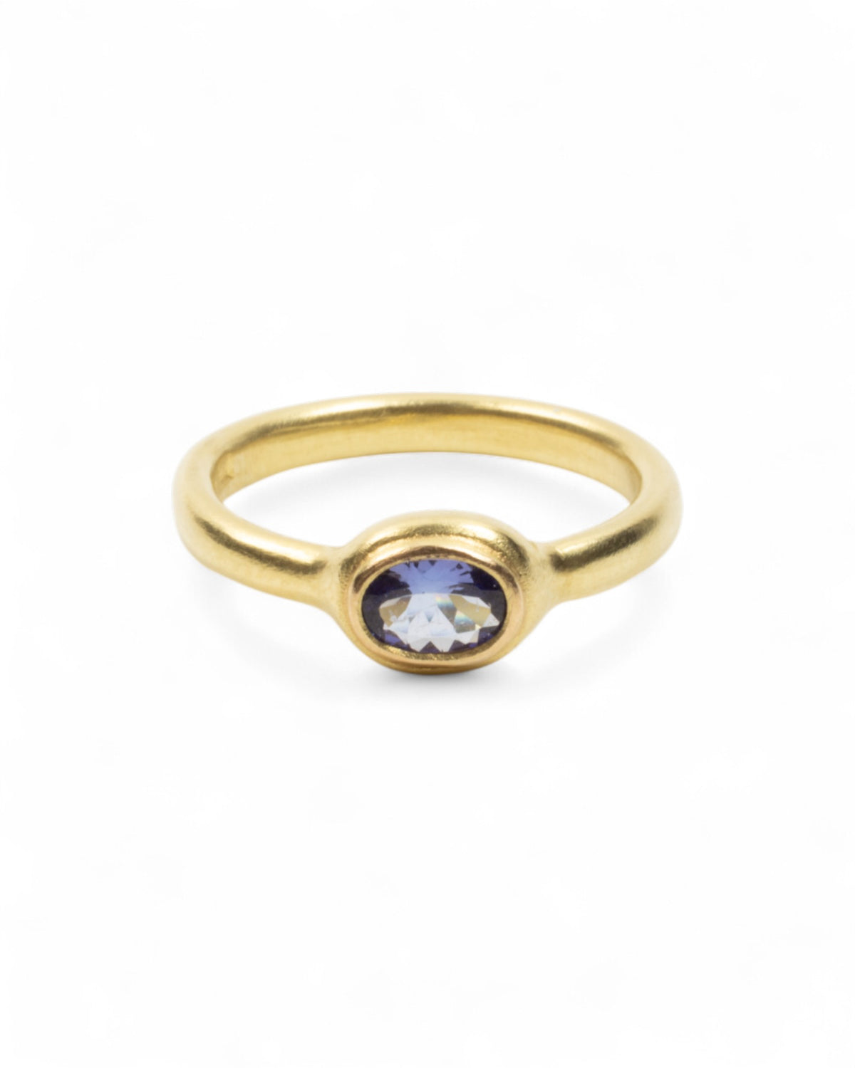 Zierlicher 750 Goldring mit facettiertem Tansanit (0,53 ct)